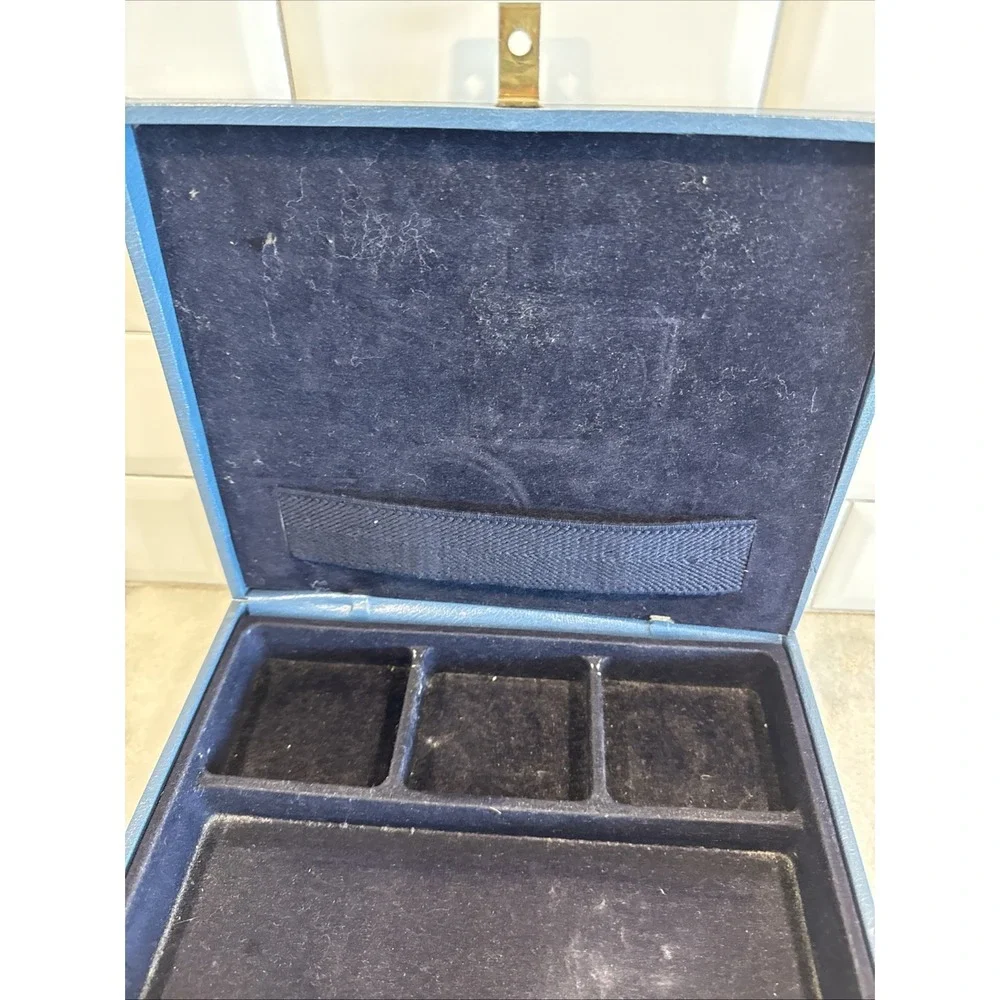 Vintage Avon Blue Gold Lettering Jewelry Box Blue‎ Velvet Display Box Case
